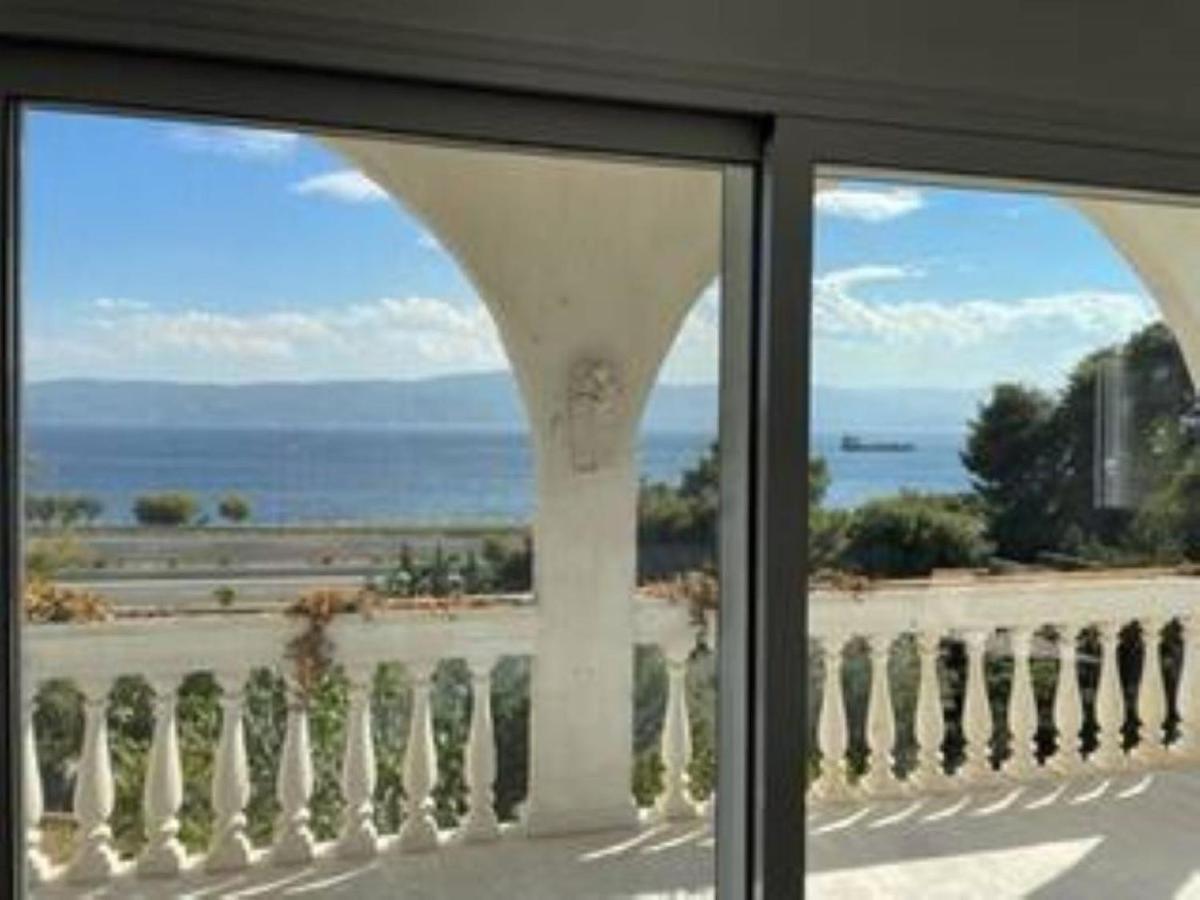 By The Sea 200m & Sea View With Garden Ferienhaus